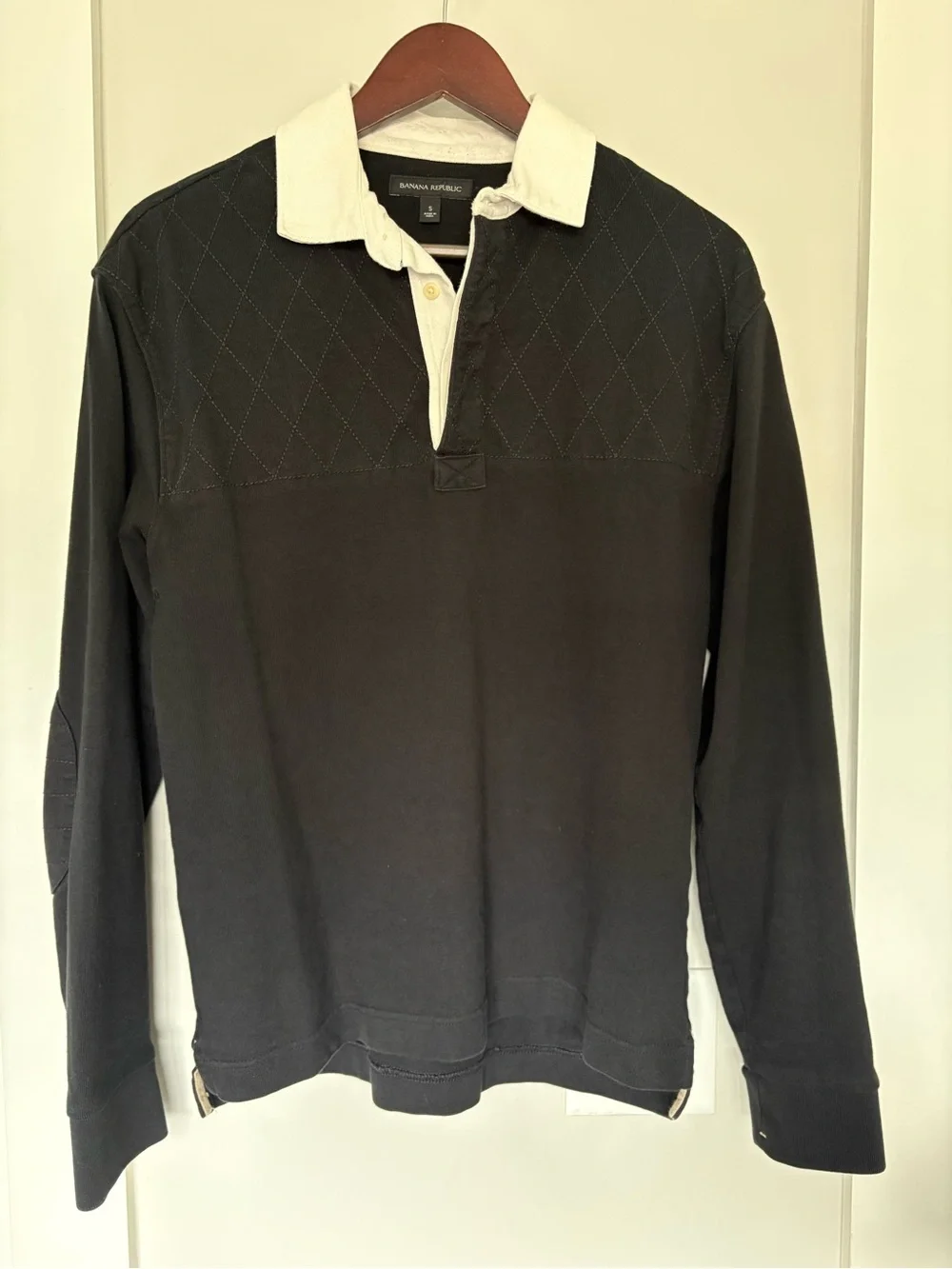 Banana Republic — Black Quilted Polo with Cream Collar Small